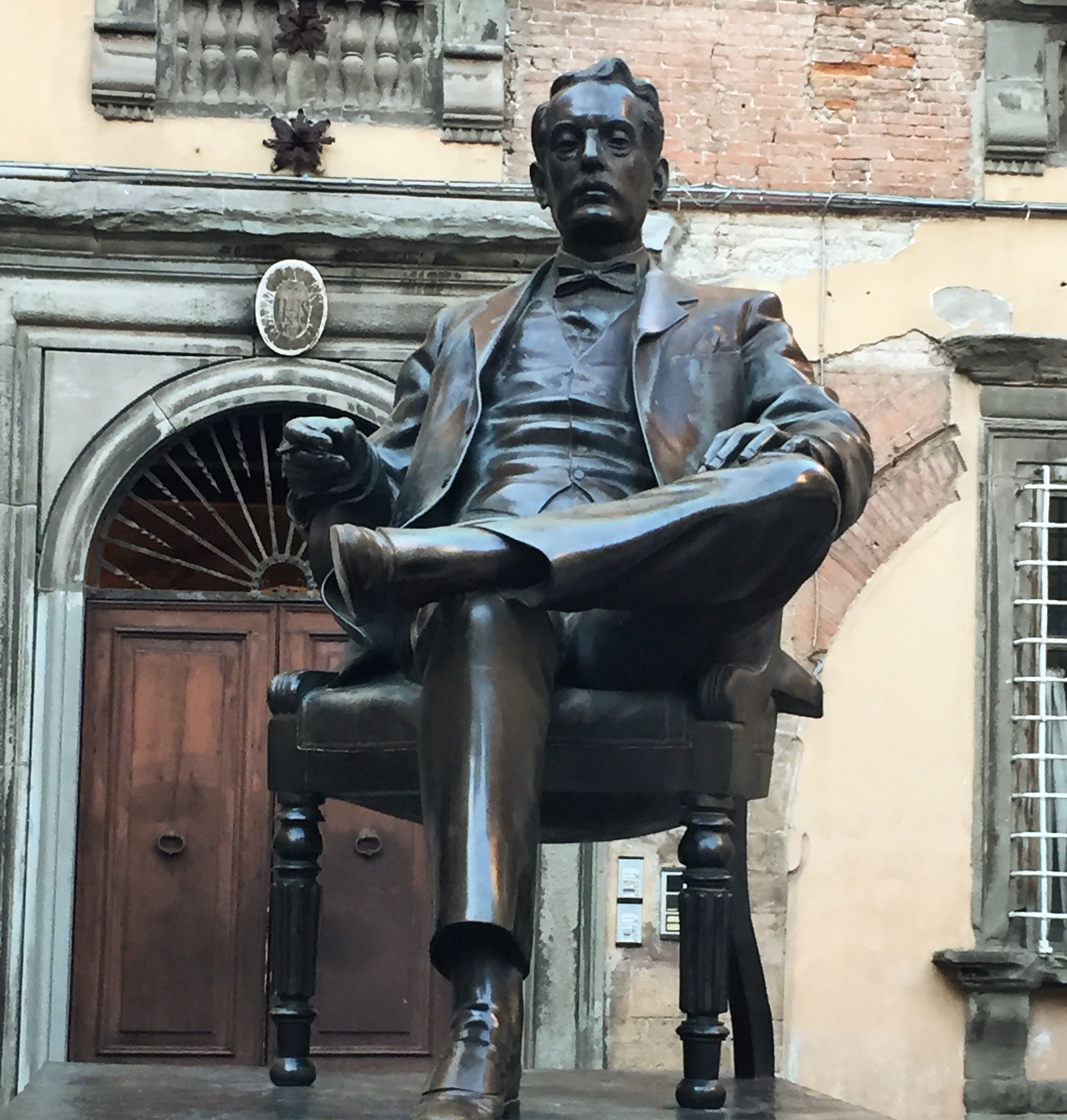 Giacomo Puccini statue